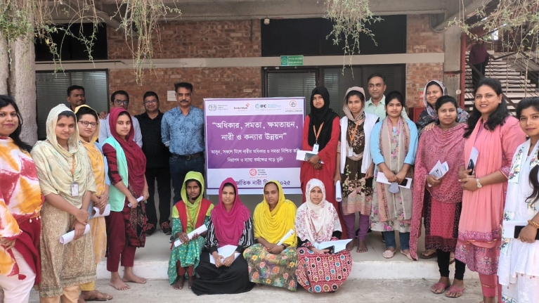 ETI Bangladesh host an awareness raising session on gender equality in Dhaka, Bangladesh. Photo credit: ETI Bangladesh.