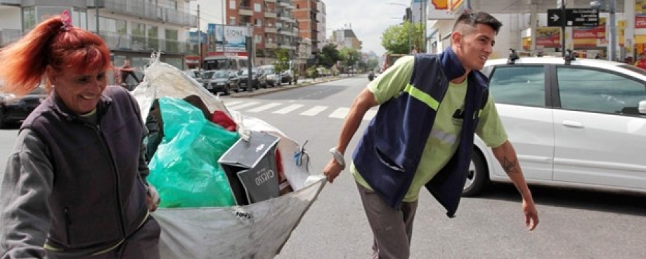 Cooperatives within Argentina’s National Waste Picker Federation have government contracts for waste pickers to collect recyclables from residents across Argentina.  Photo credit: Brodie Cass Talbott