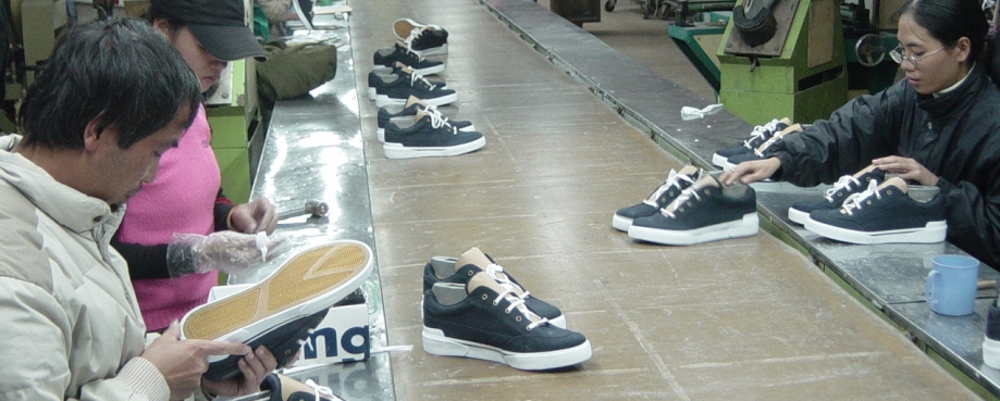 Philippines shoe factory ©ILO