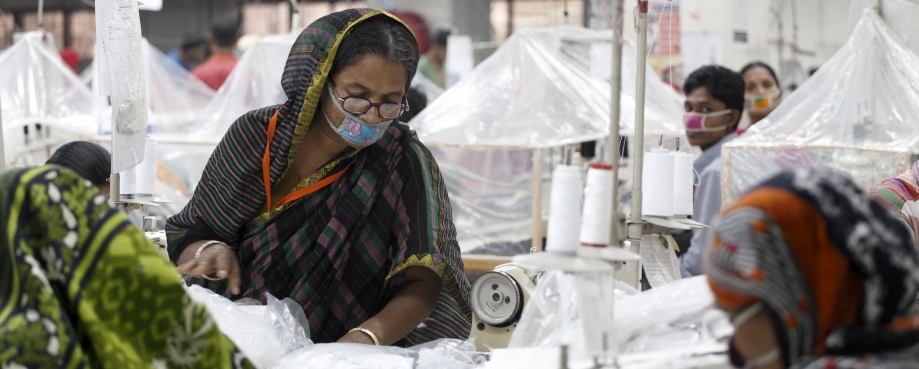 Garment worker Bangladesh ©ILO