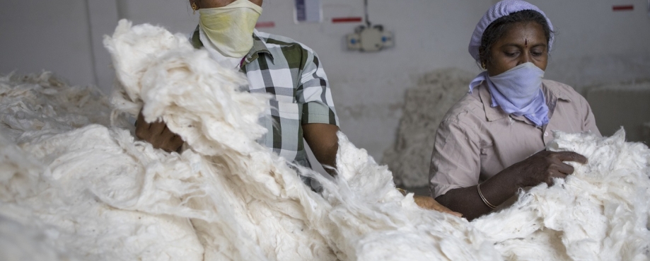 Cotton mill workers in India via Claudia Janke/ETI