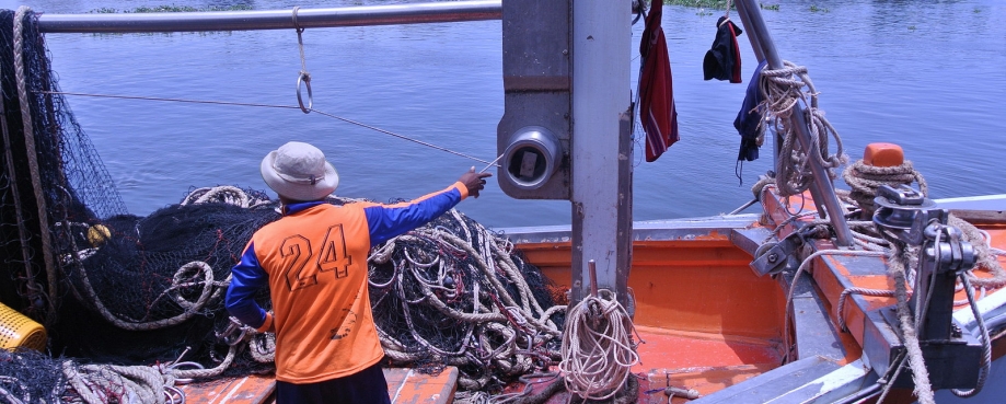 Migrant worker on a Thai boat in Samut Sakhon © ILO