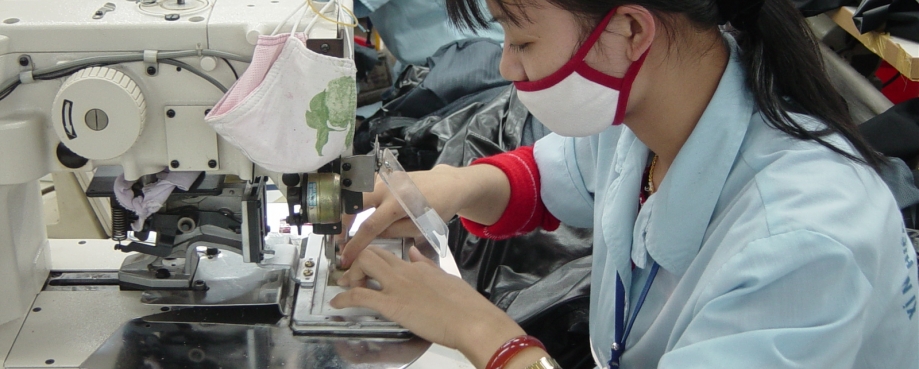 Philippines garment worker ©ILO