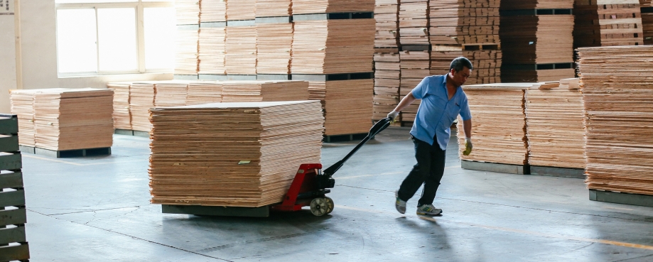 Chinese warehouse worker courtesy of the ILO