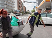 Cooperatives within Argentina’s National Waste Picker Federation have government contracts for waste pickers to collect recyclables from residents across Argentina.  Photo credit: Brodie Cass Talbott