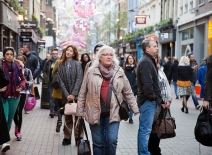 London shoppers courtesy of Dinendra Haria/Shutterstock.com